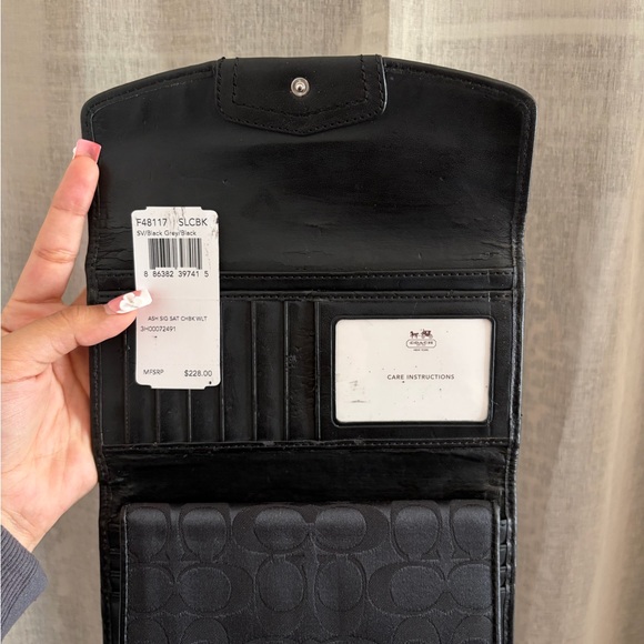 Coach Black Signature Pattern Wallet - Picture 2 of 7